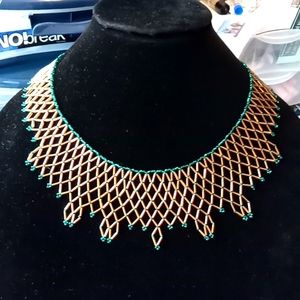 Necklace netted